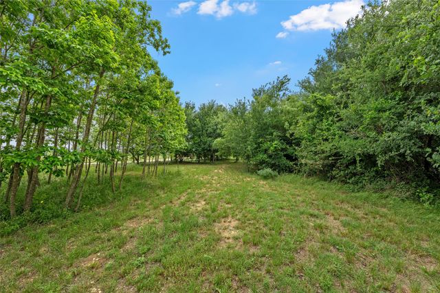 125 Private Road 245, Hillsboro, TX 76645