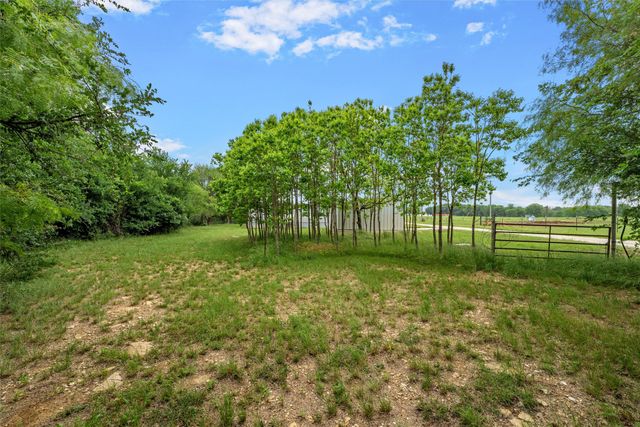 125 Private Road 245, Hillsboro, TX 76645