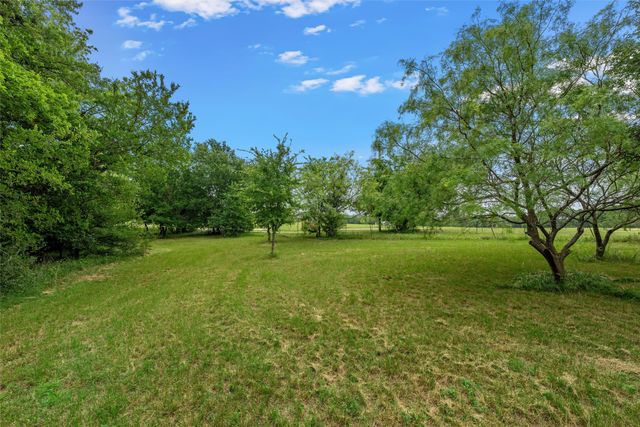 125 Private Road 245, Hillsboro, TX 76645
