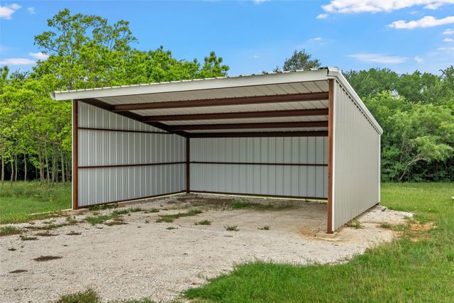 125 Private Road 245, Hillsboro, TX 76645