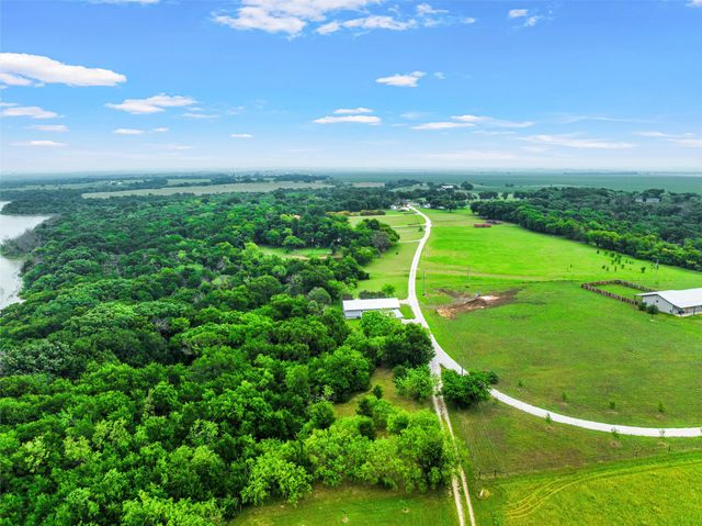 125 Private Road 245, Hillsboro, TX 76645