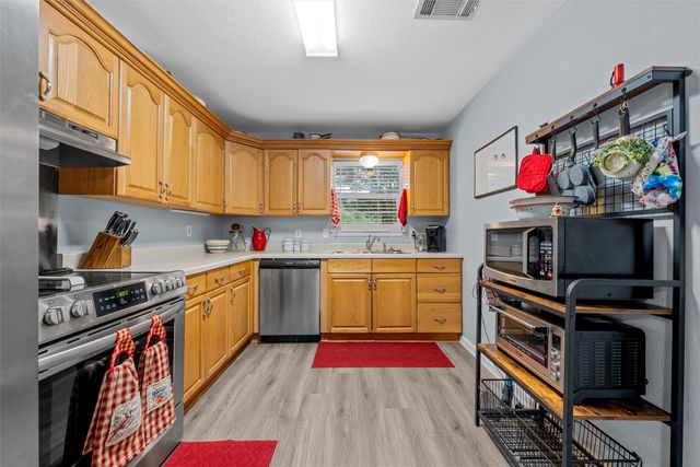125 Private Road 245, Hillsboro, TX 76645