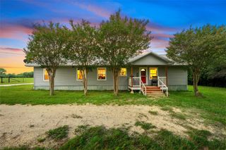 125 Private Road 245, Hillsboro, TX 76645