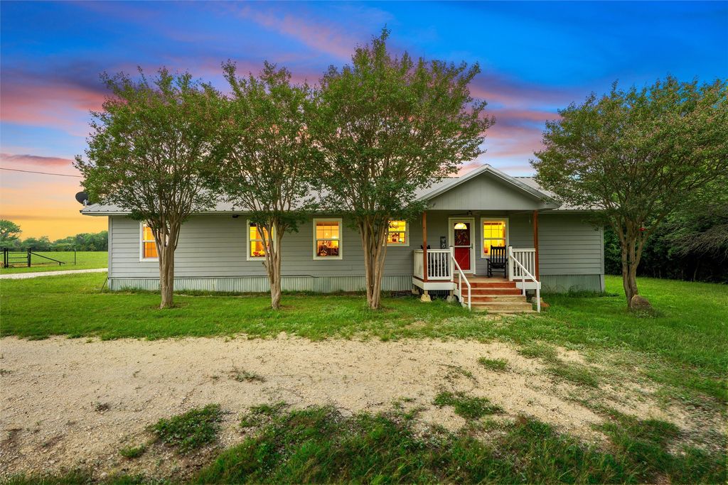 125 Private Road 245, Hillsboro, TX 76645
