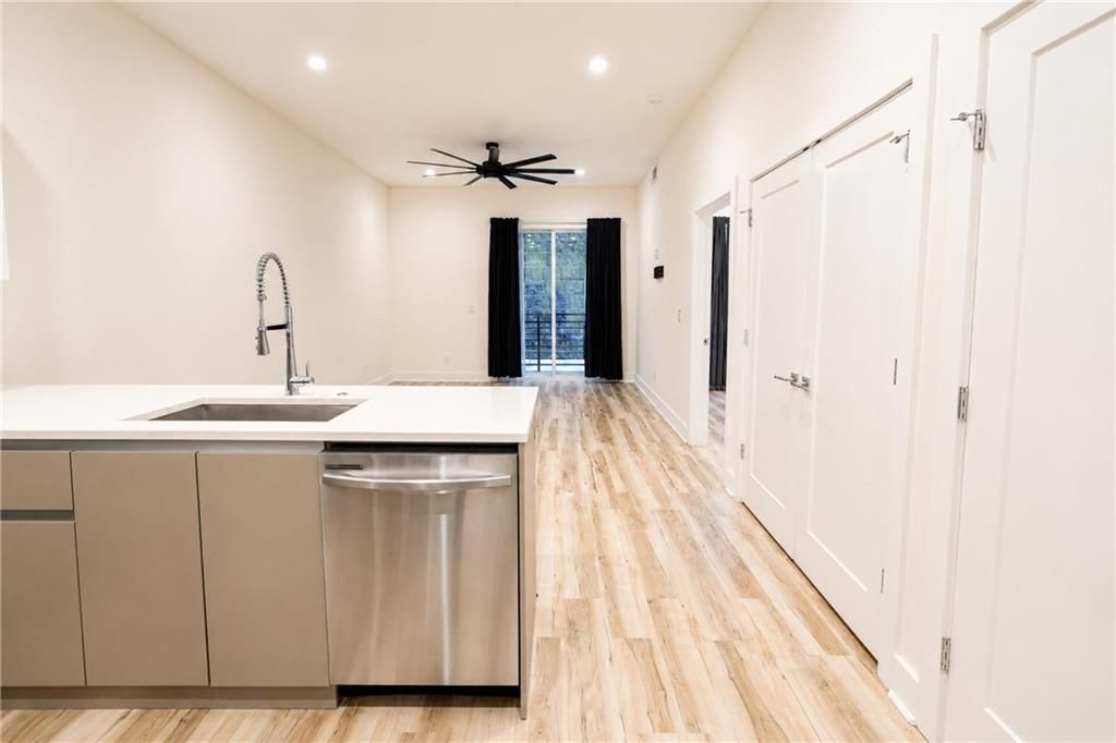Image 8 of property listing at 1155 Custer Avenue SE 108, Atlanta, GA 30316