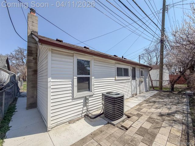 1401 University Avenue, Lincoln Park, MI 48146