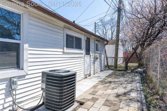 1401 University Avenue, Lincoln Park, MI 48146