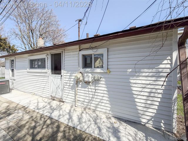 1401 University Avenue, Lincoln Park, MI 48146