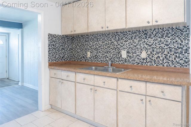 1401 University Avenue, Lincoln Park, MI 48146