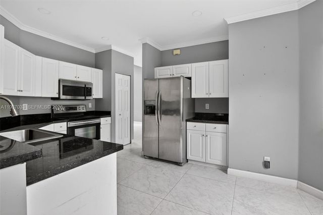 10755 SW 17th Place, Davie, FL 33324