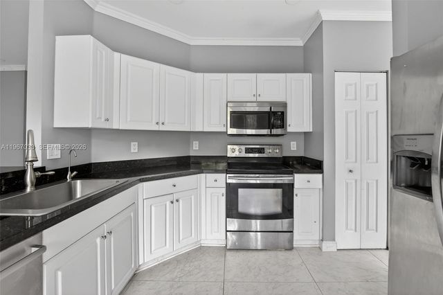 10755 SW 17th Place, Davie, FL 33324