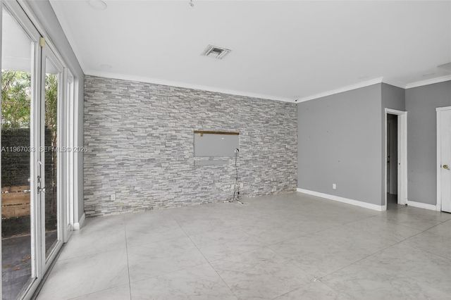 10755 SW 17th Place, Davie, FL 33324