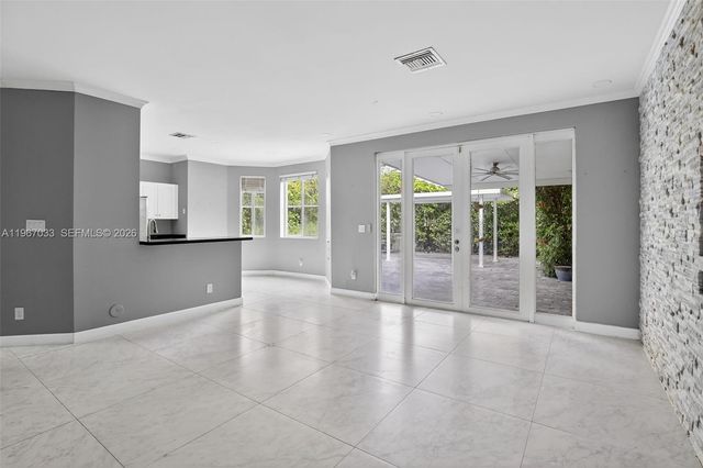 10755 SW 17th Place, Davie, FL 33324