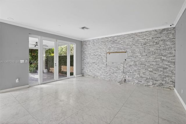 10755 SW 17th Place, Davie, FL 33324