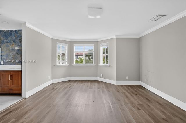 10755 SW 17th Place, Davie, FL 33324