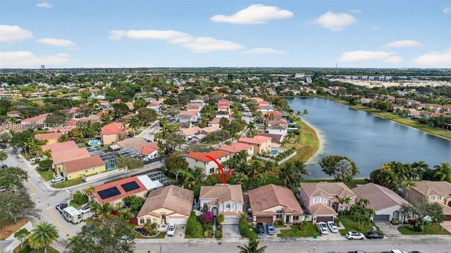10755 SW 17th Place, Davie, FL 33324