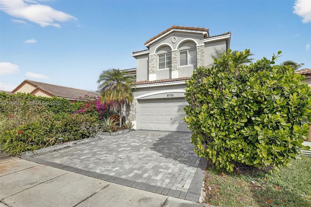 10755 SW 17th Place, Davie, FL 33324