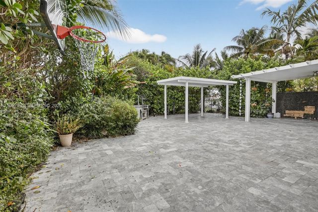 10755 SW 17th Place, Davie, FL 33324