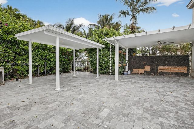 10755 SW 17th Place, Davie, FL 33324