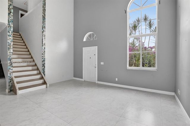 10755 SW 17th Place, Davie, FL 33324