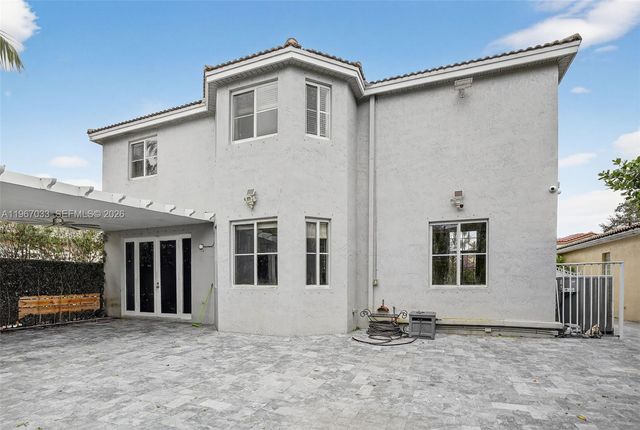 10755 SW 17th Place, Davie, FL 33324