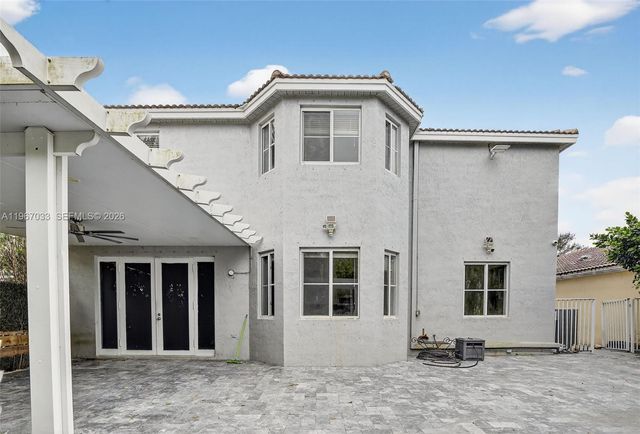10755 SW 17th Place, Davie, FL 33324