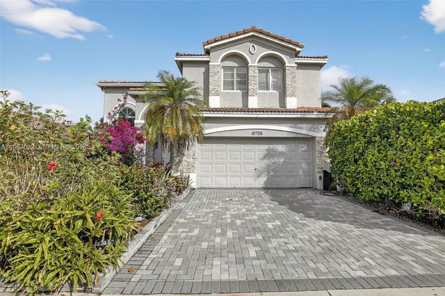 10755 SW 17th Place, Davie, FL 33324