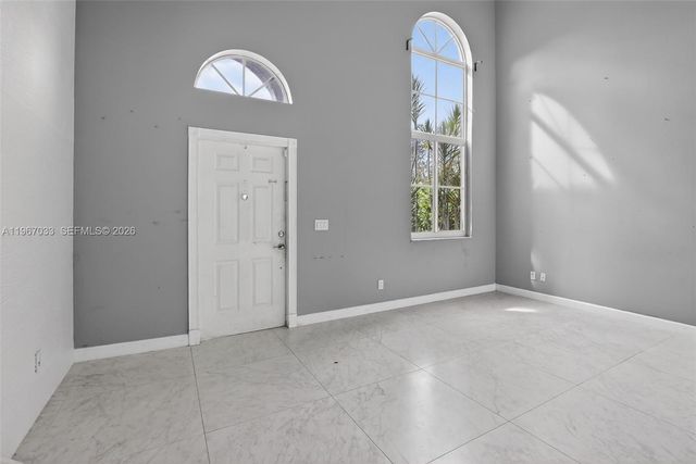10755 SW 17th Place, Davie, FL 33324