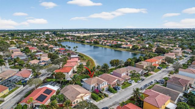10755 SW 17th Place, Davie, FL 33324