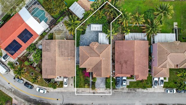 10755 SW 17th Place, Davie, FL 33324