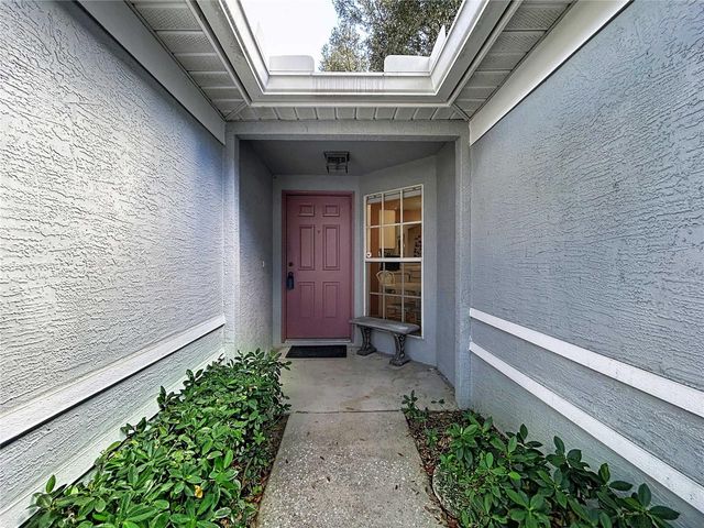 7517 SAVANNAH LANE, Tampa, FL 33637