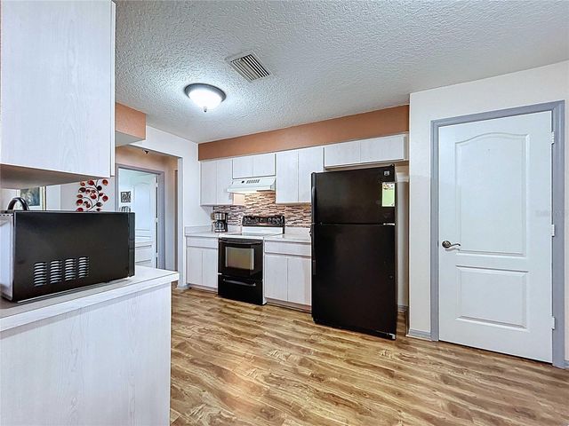 7517 SAVANNAH LANE, Tampa, FL 33637