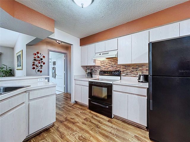 7517 SAVANNAH LANE, Tampa, FL 33637