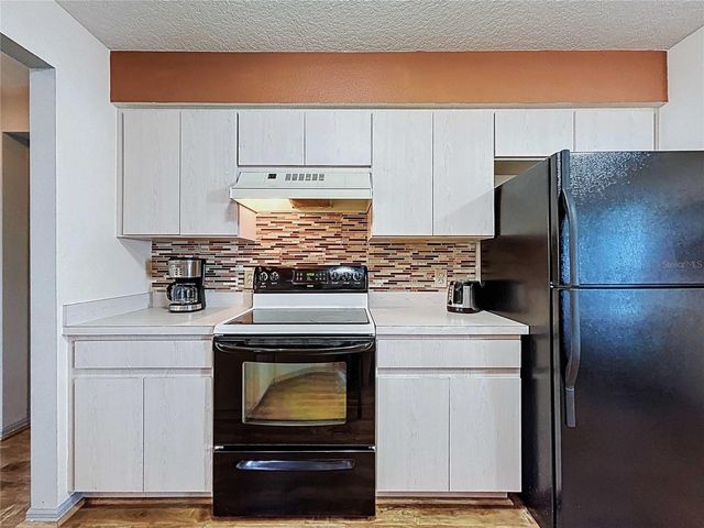 7517 SAVANNAH LANE, Tampa, FL 33637