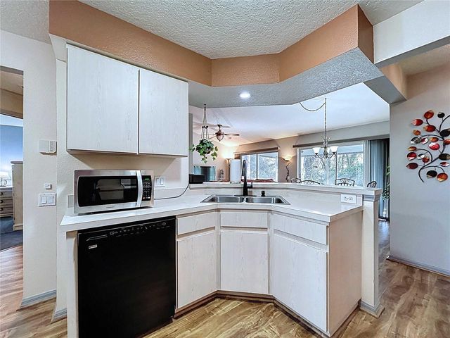 7517 SAVANNAH LANE, Tampa, FL 33637