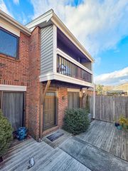 27 Rosewood Dr 27, Stoughton, MA 02072