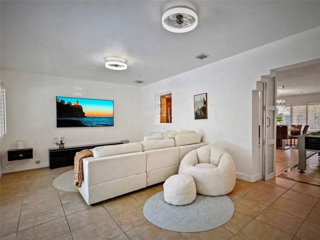 2101 NE 25th Street, Wilton Manors, FL 33305