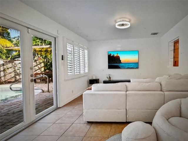 2101 NE 25th Street, Wilton Manors, FL 33305