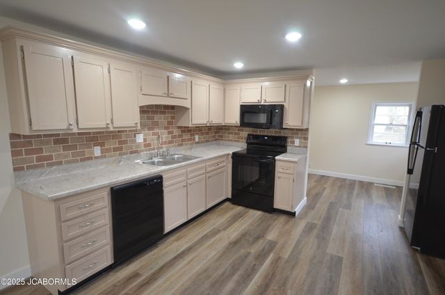 2849 S TEN MILE DRIVE, Jefferson City, MO 65109