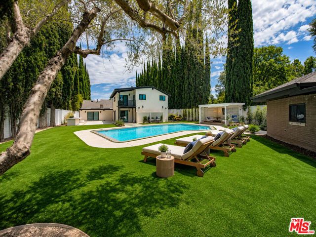 5955 Oakdale Avenue, Woodland Hills (los Angeles), CA 91367