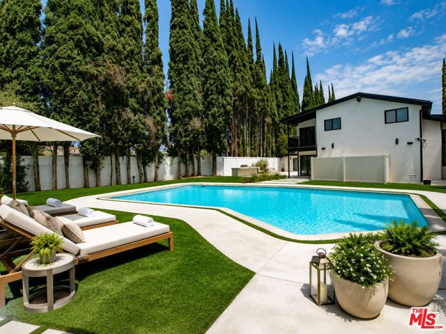 5955 Oakdale Avenue, Woodland Hills (los Angeles), CA 91367