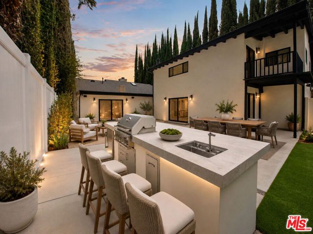 5955 Oakdale Avenue, Woodland Hills (los Angeles), CA 91367
