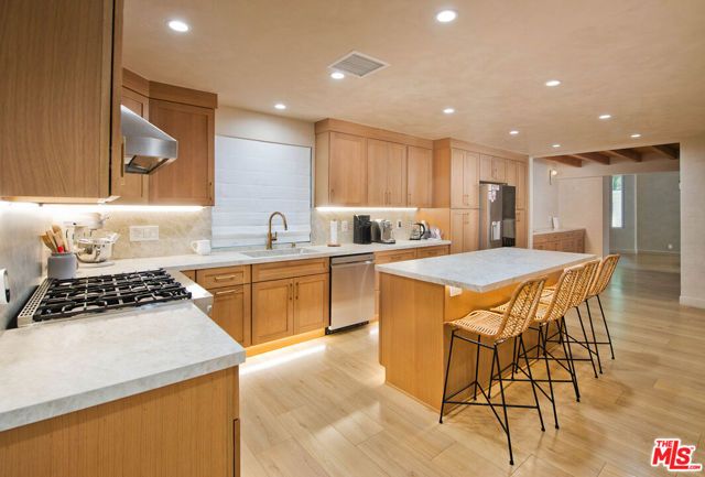5955 Oakdale Avenue, Woodland Hills (los Angeles), CA 91367
