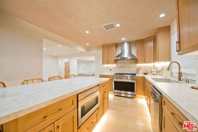 5955 Oakdale Avenue, Woodland Hills (los Angeles), CA 91367