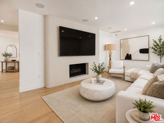 5955 Oakdale Avenue, Woodland Hills (los Angeles), CA 91367