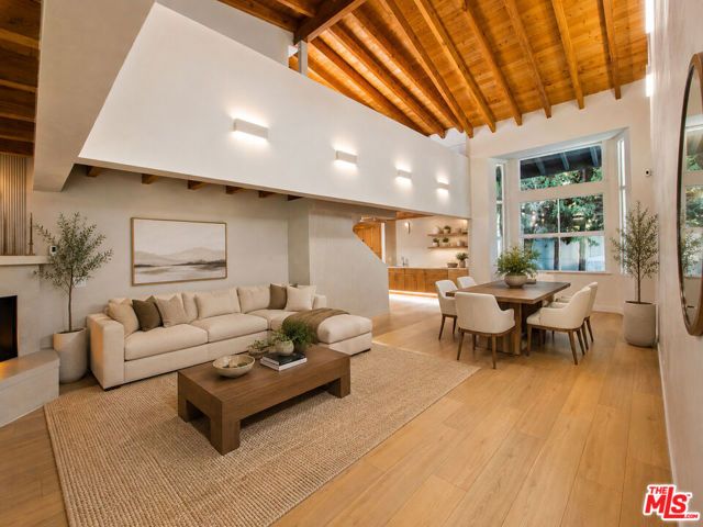 5955 Oakdale Avenue, Woodland Hills (los Angeles), CA 91367