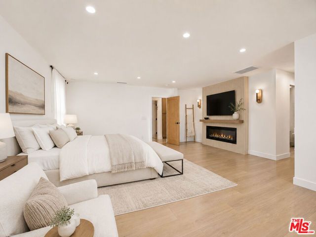 5955 Oakdale Avenue, Woodland Hills (los Angeles), CA 91367