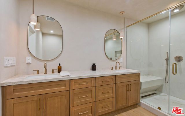 5955 Oakdale Avenue, Woodland Hills (los Angeles), CA 91367