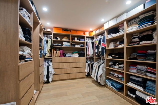 5955 Oakdale Avenue, Woodland Hills (los Angeles), CA 91367