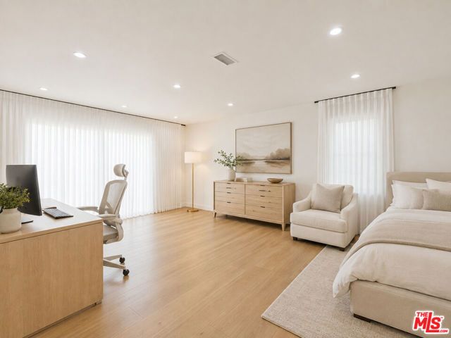 5955 Oakdale Avenue, Woodland Hills (los Angeles), CA 91367